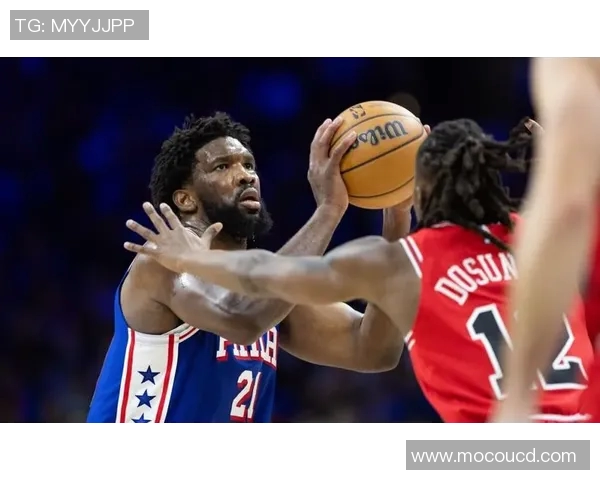 恩比德左手罚球神技展现，满场飞奔尽显喜悦(恩比德打篮球之前)